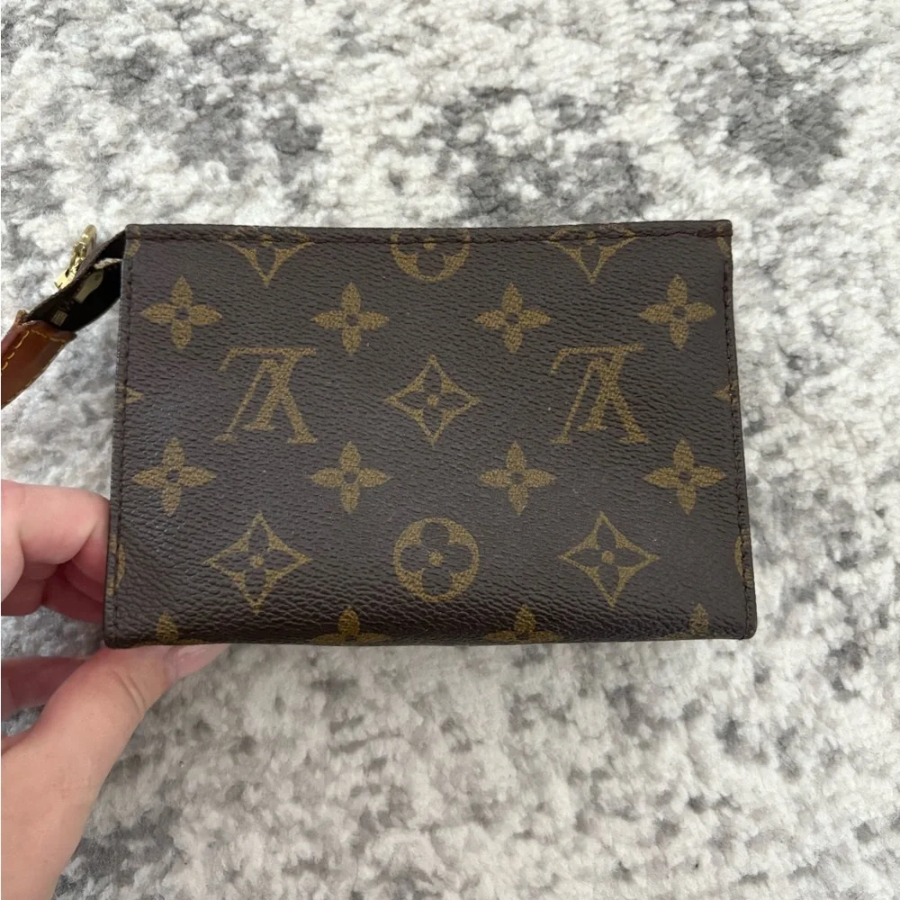 LV toiletry 15 - Picture 2 of 9